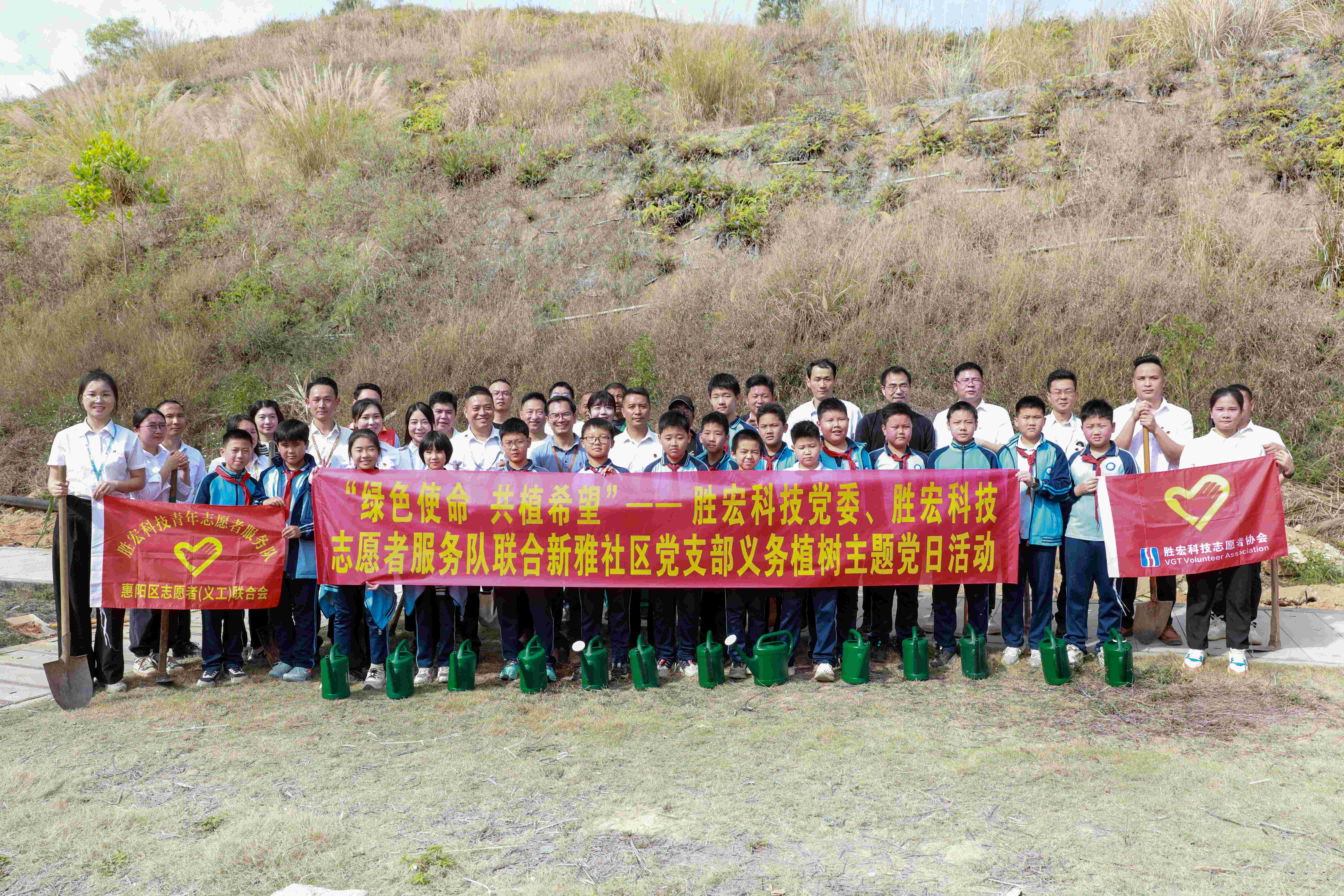 “绿色使命，共植希望”|必一运动科技党委、志愿者服务队联合新雅社区开展义务植树活动